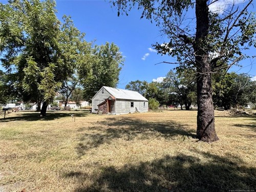 212 N Mayes St,  Locust Grove, OK 74352