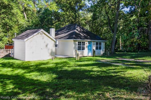10520 Locust Dr,  Tyrone Township, MI 48430