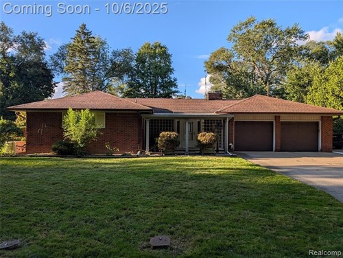 200 Astorwood St,  Pontiac, MI 48341