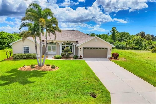 18 Medalist Ter,  Rotonda West, FL 33947