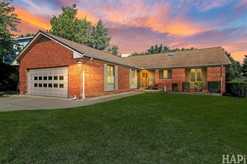 945 N Carmel Dr,  Palatine, IL 60074