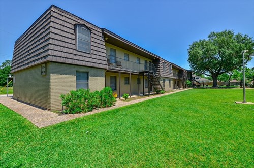 1526 East Ave Apt 204,  Katy, TX 77493