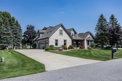 765 Lomasney Ln,  Marysville, MI 48040