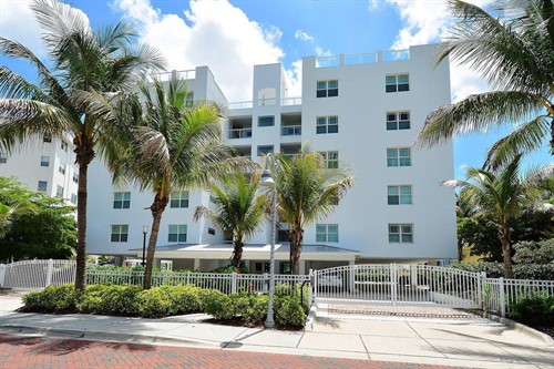 650 Golden Gate Pt Apt 602,  Sarasota, FL 34236