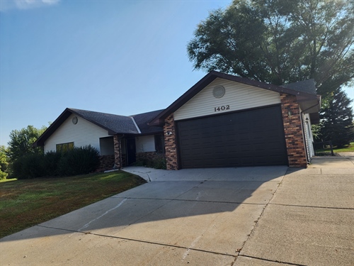 1402 Settlers Lane,  Denison, IA 51442
