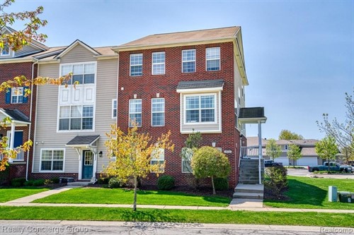 1632 Town Commons Dr,  Howell, MI 48855