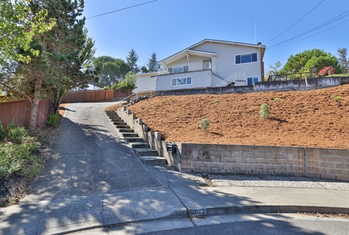 3123 Huntington Ct,  Castro Valley, CA 94546