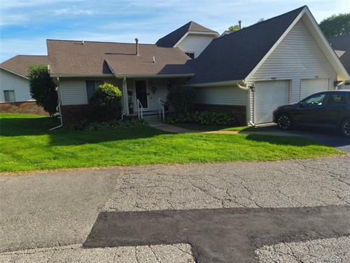9085 Bavarian Way,  Springfield Township, MI 48348
