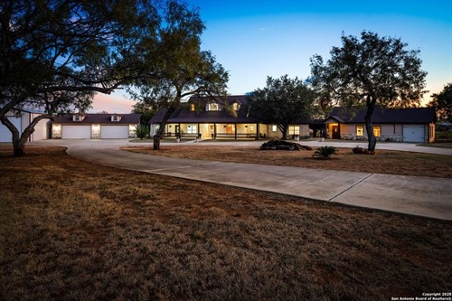 765 E Loop # 1604,  Saint Hedwig, TX 78152