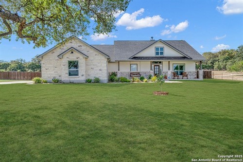 113 N Tranquility Dr,  La Vernia, TX 78121