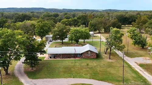2064 Highway 77 Hwy S,  Davis, OK 73030
