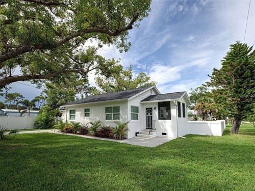 611 W Wentworth St,  Englewood, FL 34223