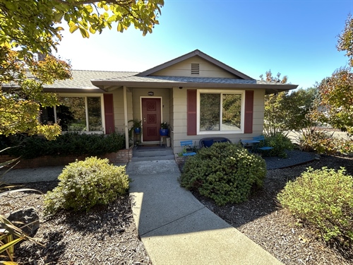 8951 Oak Trail Drive,  Santa Rosa, CA 95409