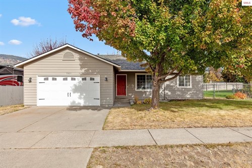 7531 W Meadow Lark Ln,  Rathdrum, ID 83858