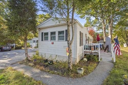 11 Chestnut Cir,  Rockland, MA 02370