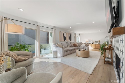 5440 Lindley Ave Unit 201, Encino, CA 91316