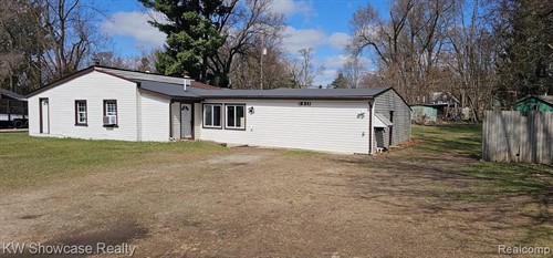 140 Starling St, Commerce Township, MI 48382