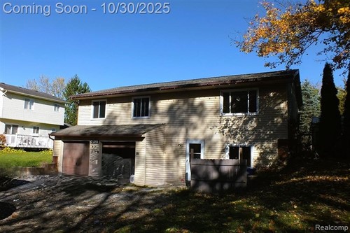 2105 Webster Park Dr, Genoa Township, MI 48843