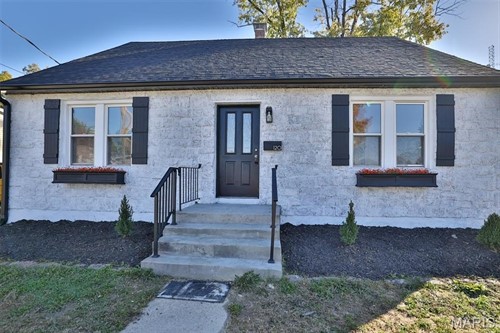 120 E Crestview Dr, Columbia, IL 62236