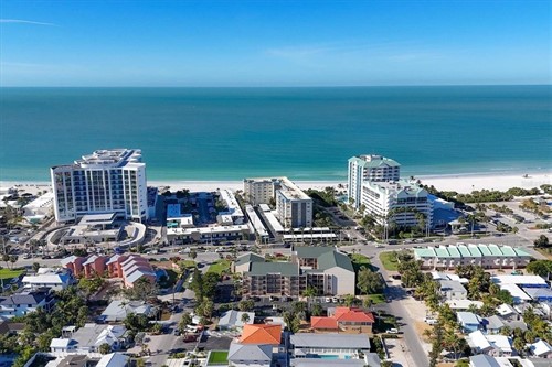 845 Benjamin Franklin Dr Unit 104,  Sarasota, FL 34236