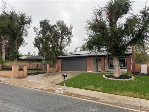 2430 Mesquite Ln,  Corona, CA 92882