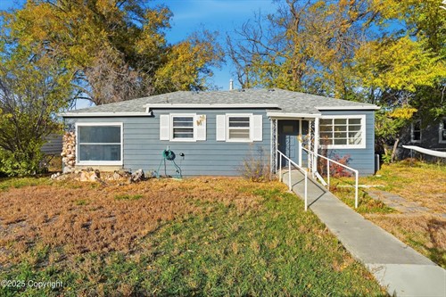 106 Frontier Ave, Newcastle, WY 82701