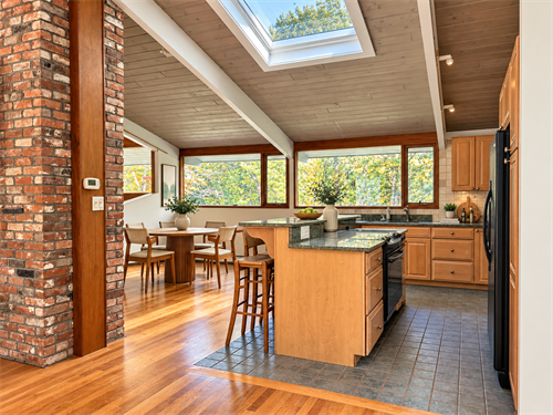 Kitchen Pic STAGED