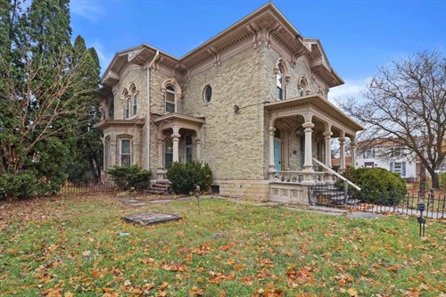 220 S Academy St, Janesville, WI 53548