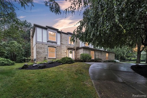 31037 N Park Dr, Farmington, MI 48331