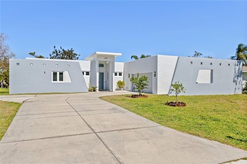 3319 Mayflower St,  Sarasota, FL 34231