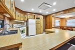 Spacious Kitchen with lots of cabinets