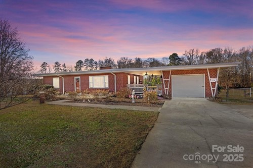 114 Valley Dr,  Badin, NC 28009