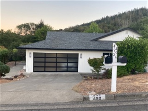 492 Oak Brook Court,  Santa Rosa, CA 95409