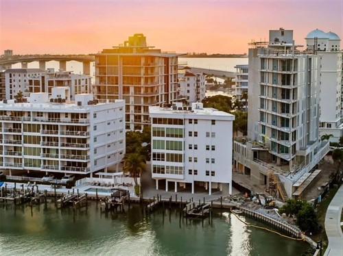 660 Golden Gate Pt Apt 61,  Sarasota, FL 34236