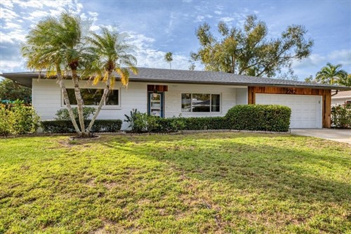2242 Sunnyside Ln,  Sarasota, FL 34239