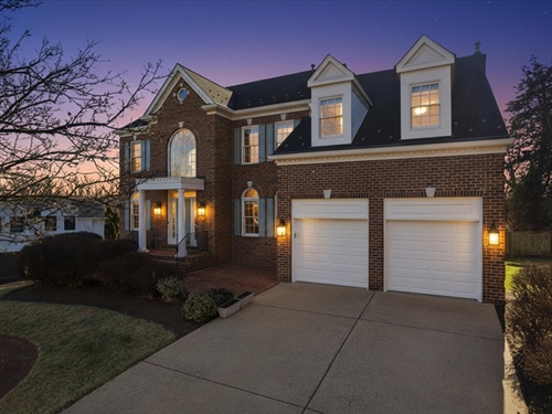 2310 Colonel Lindsay Ct,  Falls Church, VA 22043