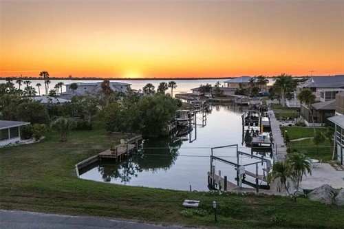 363 Oak St,  Englewood, FL 34223