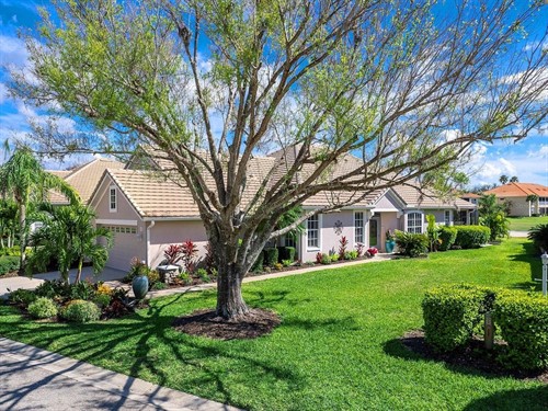 7052 Woodmore Ter,  Lakewood Ranch, FL 34202