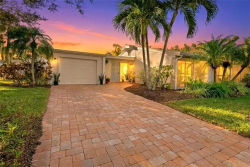 237 Hourglass Way Unit V6,  Sarasota, FL 34242