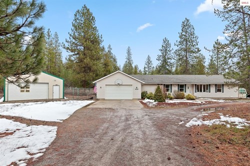 32053 N Red Dell Loop,  Athol, ID 83801