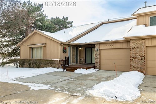 37432 N Laurel Park Dr Unit 22,  Livonia, MI 48152