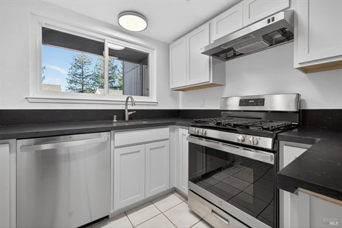 305 Westmont Pl, Santa Rosa, CA 95401