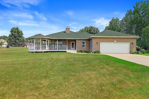 1016 Eagle Ln,  Poynette, WI 53955