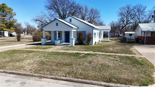 404 S 2nd St,  Davis, OK 73030