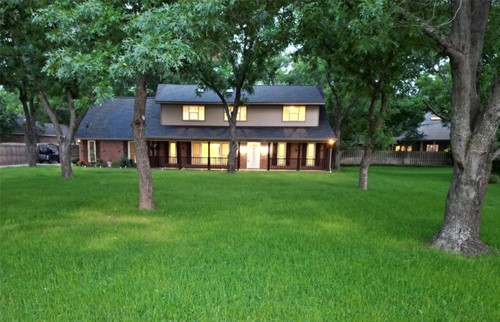 6003 Oakwood Ct,  Granbury, TX 76049