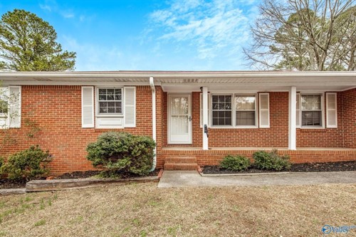 1818 Carson Ln NW,  Huntsville, AL 35816