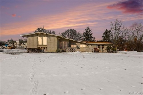 22430 Chatsford Circuit St,  Southfield, MI 48034