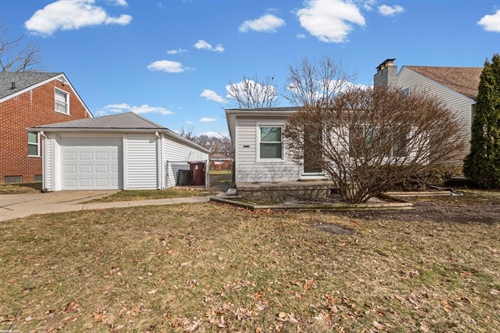 25208 Comfort Street,  Center Line, MI 48015
