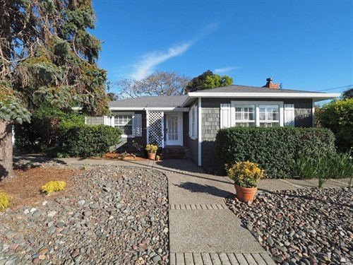 612 Codding Dr,  Santa Rosa, CA 95405