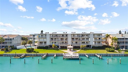 719 Pinellas Bayway S Apt 304,  Saint Petersburg, FL 33715